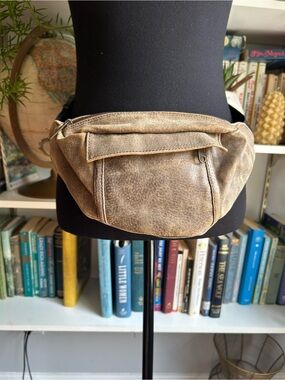 Vintage Leather Fanny pack Belt Bag in Distressed Tan